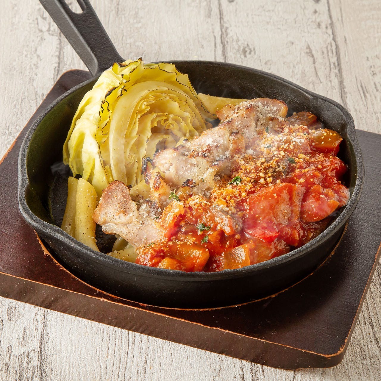 香ばしくジューシーな肉料理にお酒が進む | 全席個室 ウメ子の家 神戸三宮駅前店