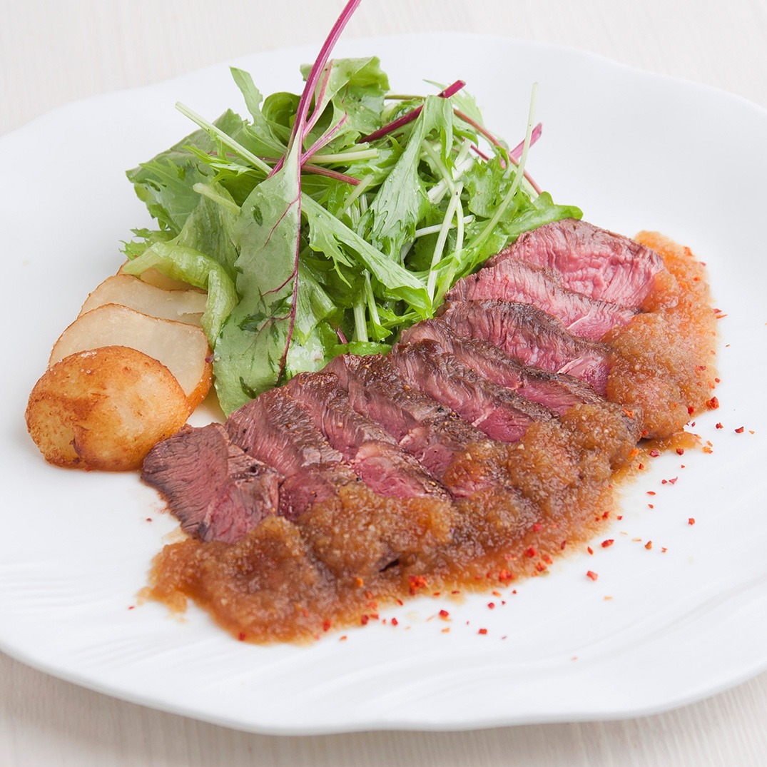 ジューシーな肉料理とおつまみと共に味わう一杯 | 個室ダイニング ウメ子の家 新宿東口店